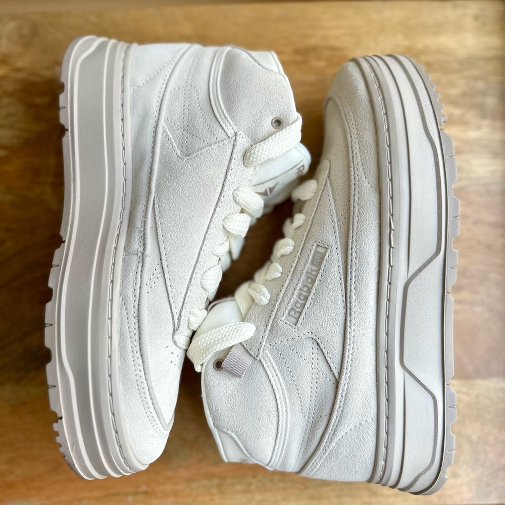 NWT Reebok Club C Geo Mid in Chalk/Moonstone/Ash